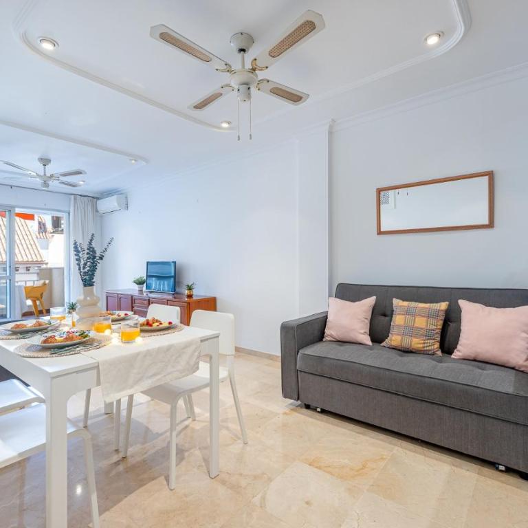 797 HOLIDAY RENTALS- Renovado piso en el paseo maritimo fuengirola - Apartment - 6