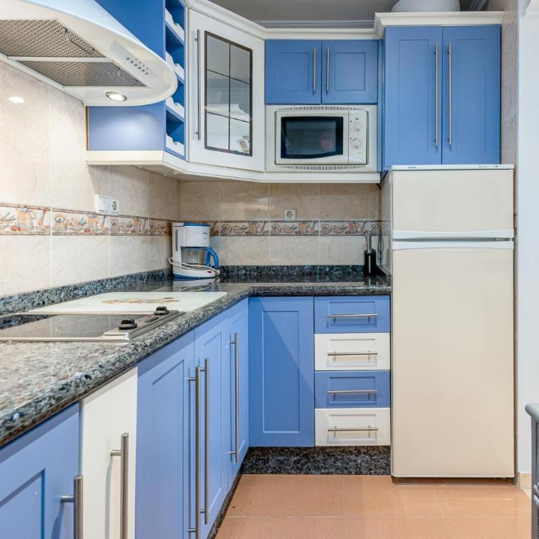 797 HOLIDAY RENTALS- Renovado piso en el paseo maritimo fuengirola - Apartment - 16