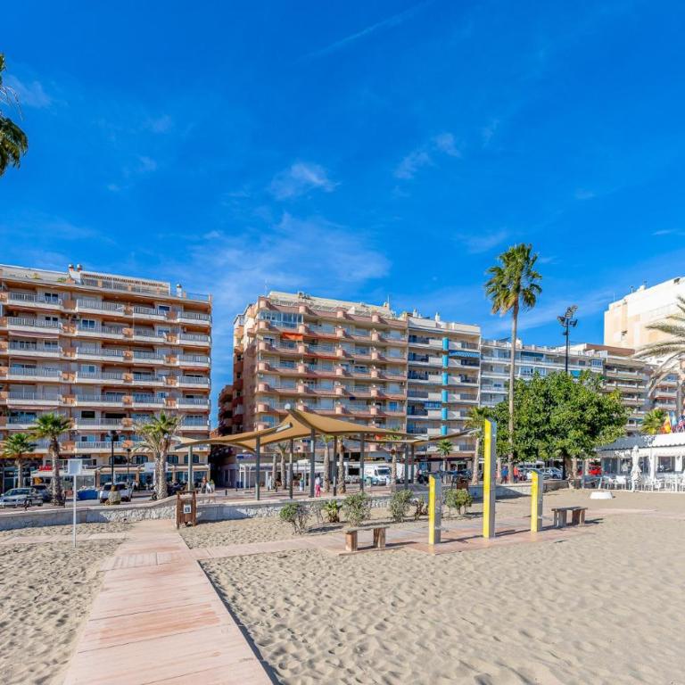 797 HOLIDAY RENTALS- Renovado piso en el paseo maritimo fuengirola - Apartment - 19