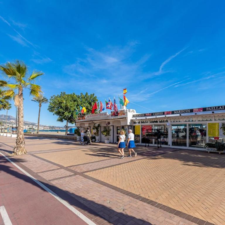 797 HOLIDAY RENTALS- Renovado piso en el paseo maritimo fuengirola - Apartment - 23