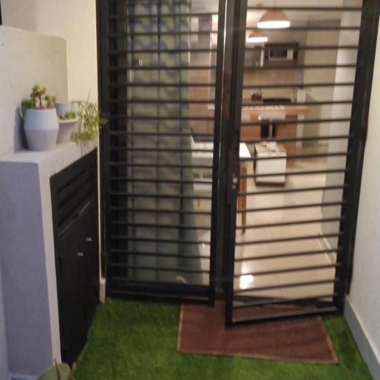 Depto céntrico excelente ubicación, con cochera, pileta y patio - Apartamento con vistas al jardín - 23