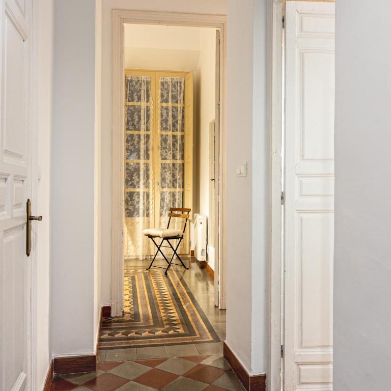 Malaga Center Flat balcony at Picasso’s home - Apartamento Superior - 9