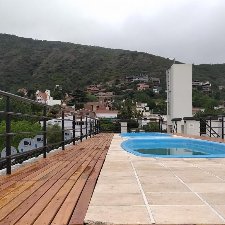 Depto céntrico excelente ubicación, con cochera, pileta y patio - Apartamento con vistas al jardín - 42