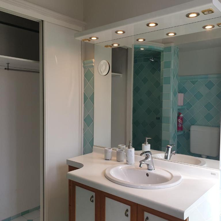 Spacieux T3 avec piscine - Maison 2 Chambres - 15