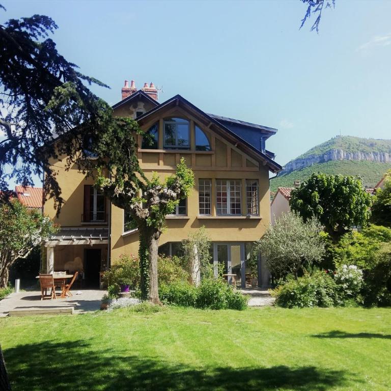 Les Bambous - Rez de jardin Millau Centre - Parking privatif, wifi - Appartement 1 Chambre - 25