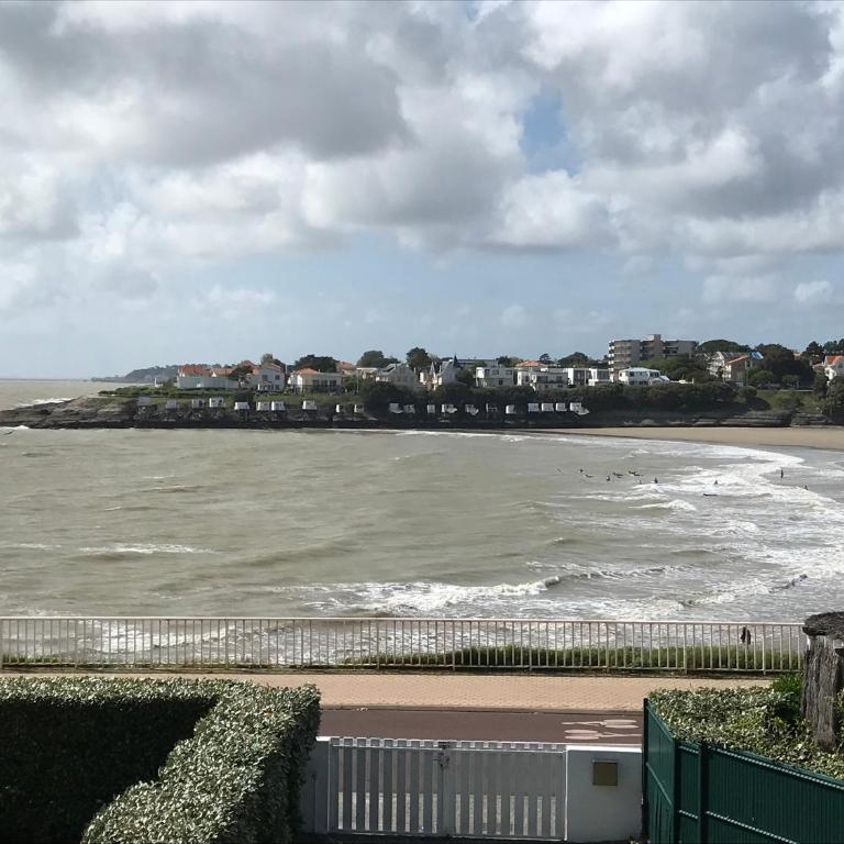 Devant la mer et la plage de ROYAN PONTAILLAC, 4chambres 2 à 8 personnes - Villa - 12