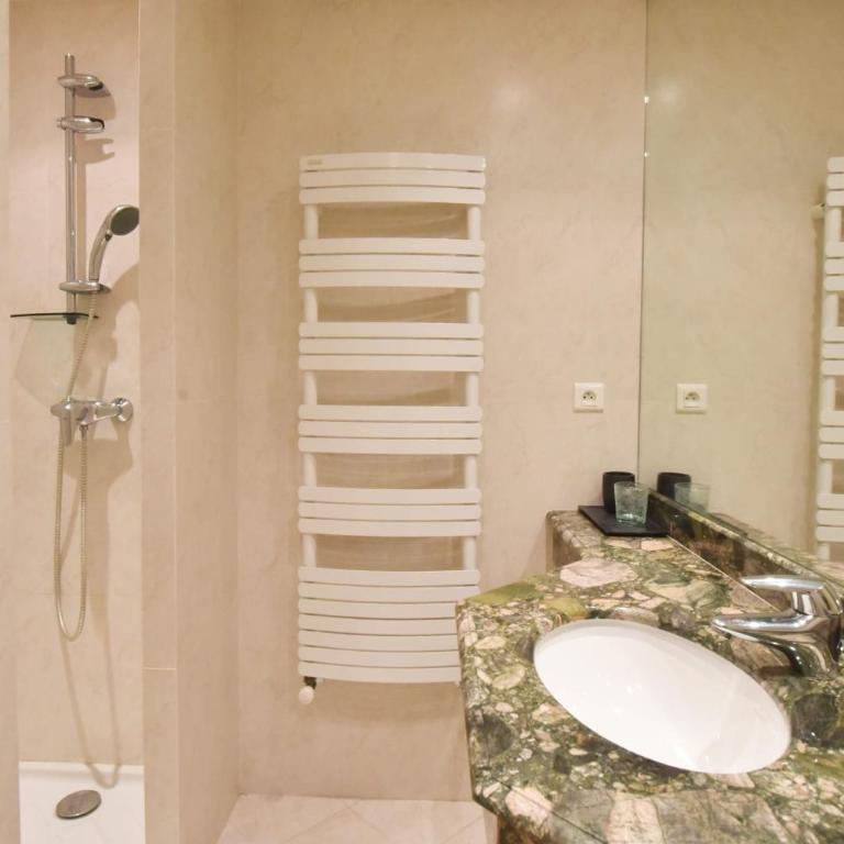 Close to downtown Cannes swimming pool and sea view - Appartement - 18