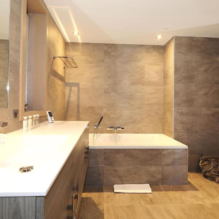 Chalet de luxe à Courchevel avec jacuzzi et cheminée - FR-1-563-30 - Chalet (8 Adultes) - 13