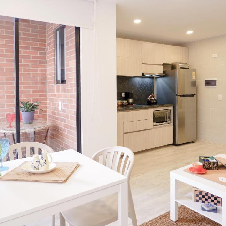 The Petit Flat - Bright & stylish studio apartment near Unicentro - Studio with Balcony - 4