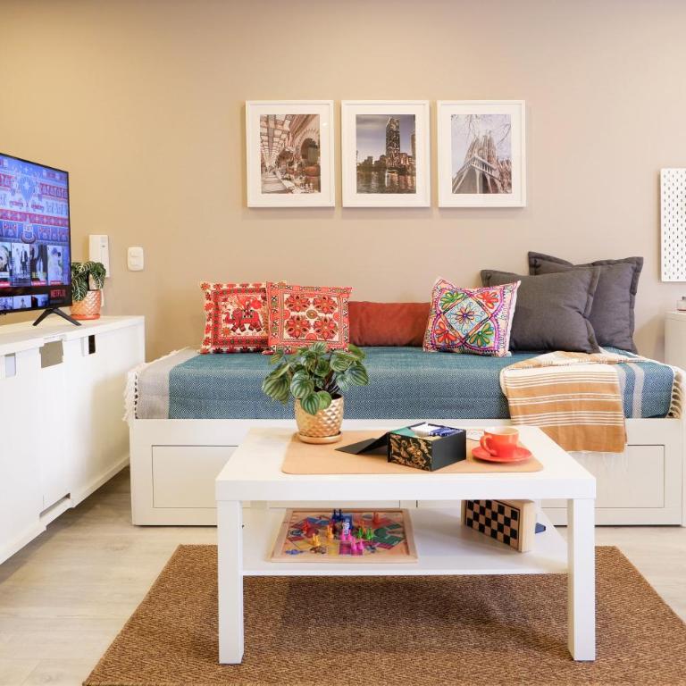 The Petit Flat - Bright & stylish studio apartment near Unicentro - Studio with Balcony - 8