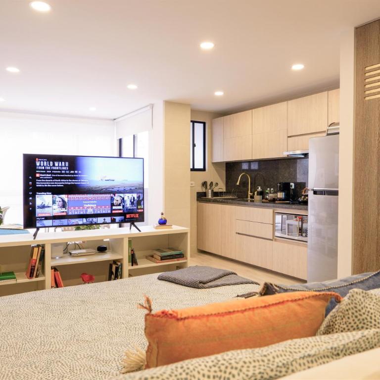 The Petit Flat - Bright & stylish studio apartment near Unicentro - Studio with Balcony - 7