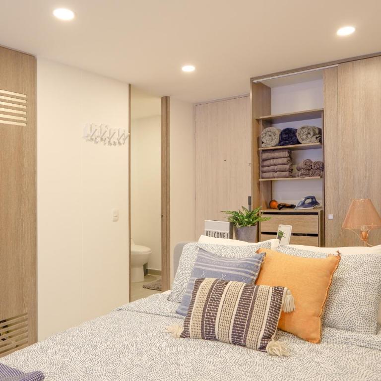 The Petit Flat - Bright & stylish studio apartment near Unicentro - Studio with Balcony - 9