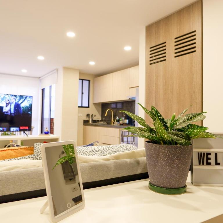 The Petit Flat - Bright & stylish studio apartment near Unicentro - Studio with Balcony - 19