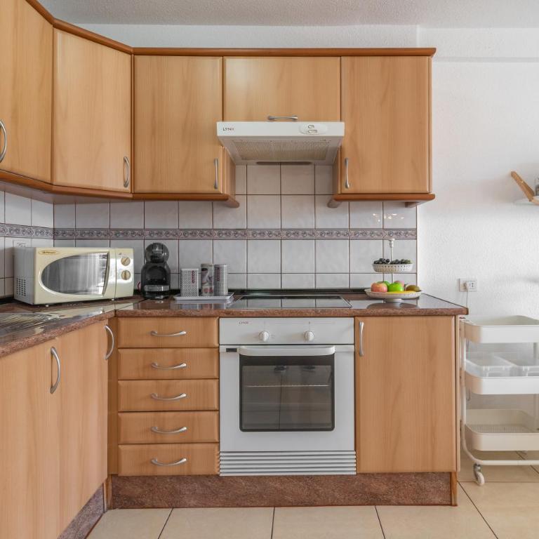 GO2TENERIFE Apart'Smile Las Americas Center & Heated Pool - Apartamento con terraza - 6