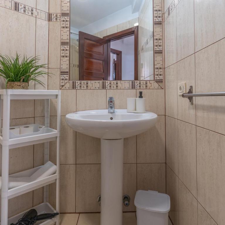 GO2TENERIFE Apart'Smile Las Americas Center & Heated Pool - Apartamento con terraza - 12