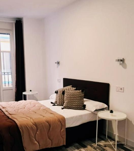 HOSTAL ANDREA GRANVIA - Habitación Doble con balcón - 7