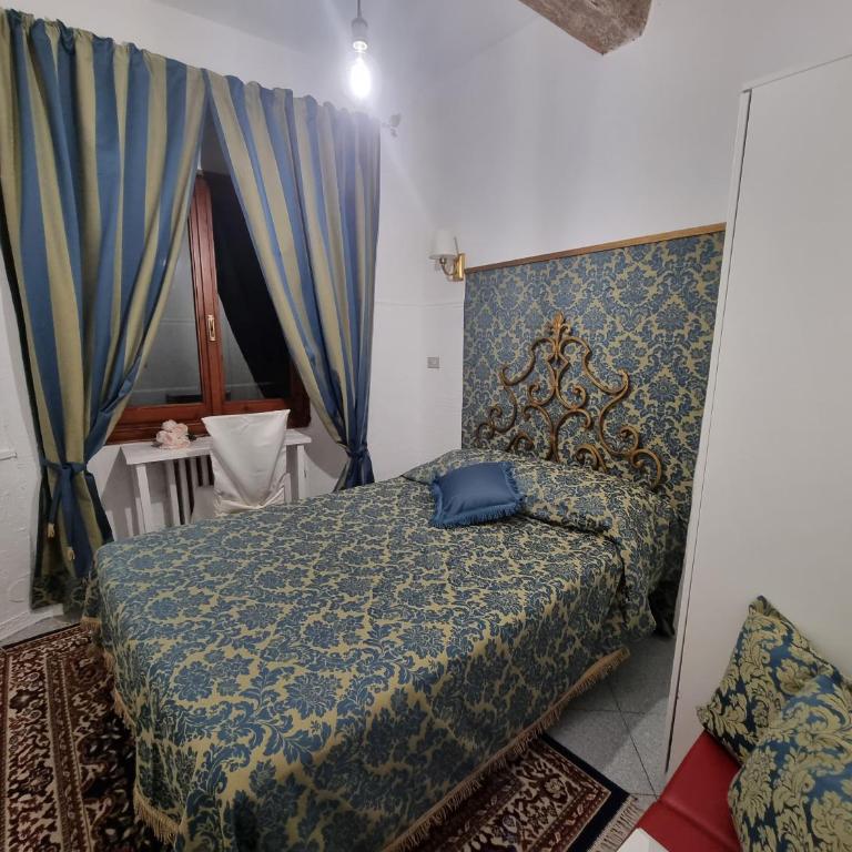 LA SEDE DELL'ARTE Monolocale Studio e Camere in Torre Medievale vicino a Duomo e Piazza Signoria - Camera Matrimoniale con Bagno in Comune - 26