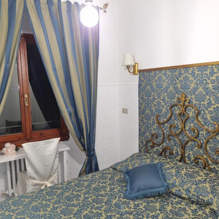 LA SEDE DELL'ARTE Monolocale Studio e Camere in Torre Medievale vicino a Duomo e Piazza Signoria - Camera Matrimoniale con Bagno in Comune - 28