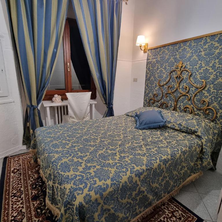 LA SEDE DELL'ARTE Monolocale Studio e Camere in Torre Medievale vicino a Duomo e Piazza Signoria - Camera Matrimoniale con Bagno in Comune - 5