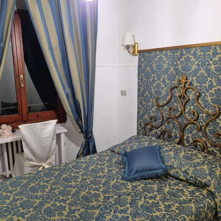 LA SEDE DELL'ARTE Monolocale Studio e Camere in Torre Medievale vicino a Duomo e Piazza Signoria - Camera Matrimoniale con Bagno in Comune - 1
