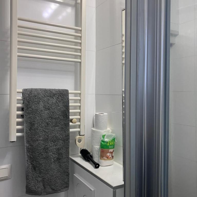 Montmartre Bright & Quiet - One-Bedroom Apartment - 11