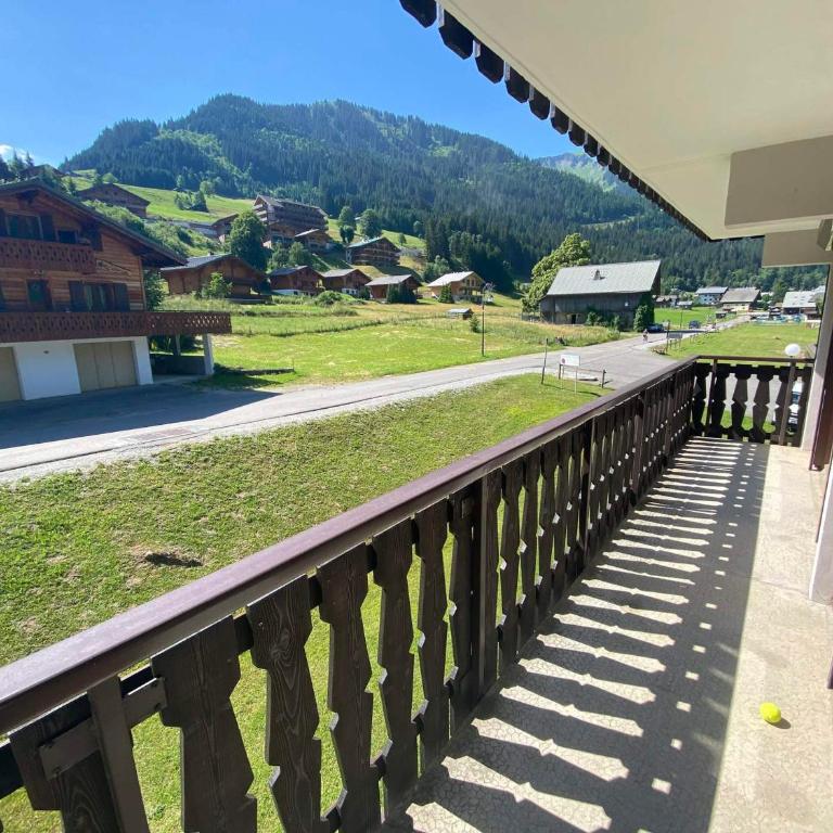 Appartement familial proche centre avec balcon et parking - FR-1-693-99 - Appartement - 2