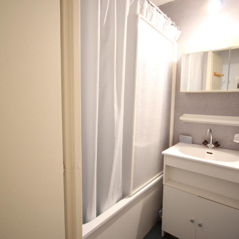 Appartement 2 pièces + cabine, 6 pers, proche pistes - FR-1-340-275 - Apartment - 6