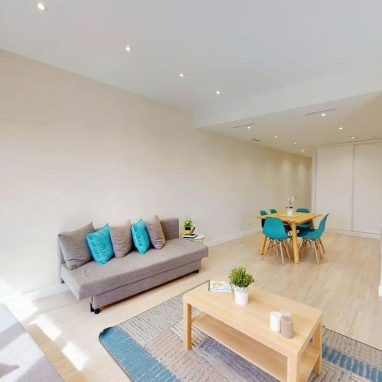 Flat in Centro Madrid-Tud - Three-Bedroom Apartment - 1