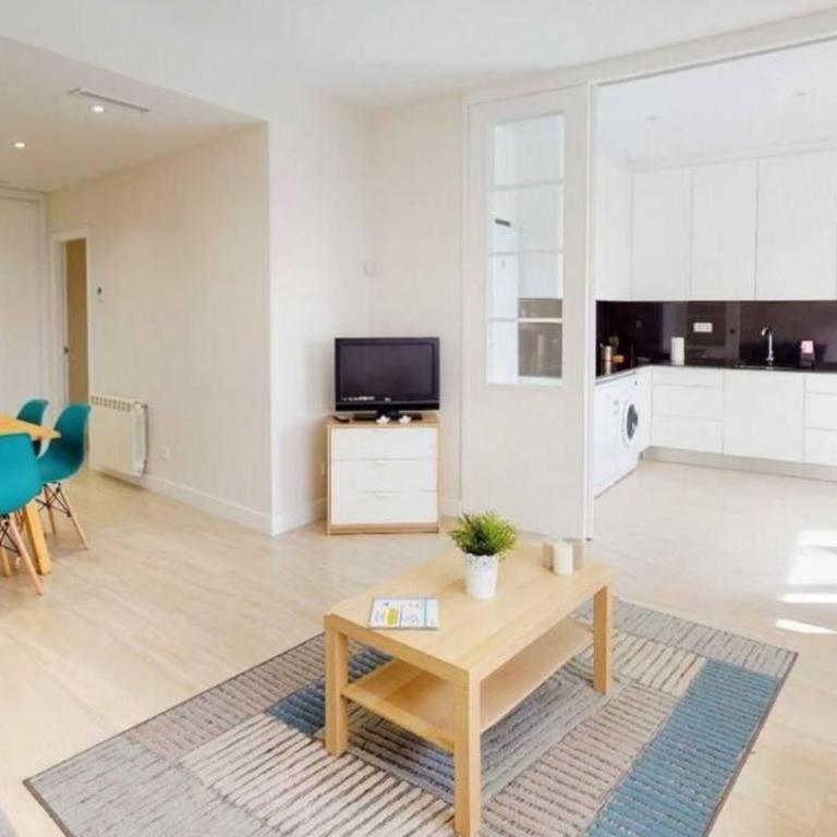 Flat in Centro Madrid-Tud - Three-Bedroom Apartment - 2