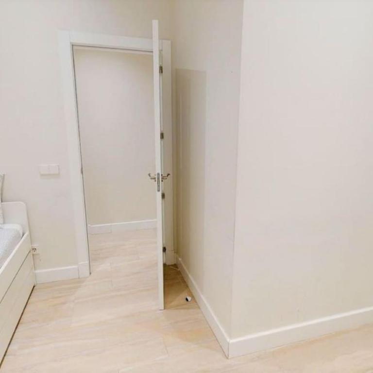Flat in Centro Madrid-Tud - Three-Bedroom Apartment - 5
