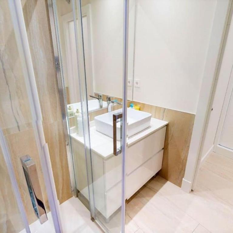 Flat in Centro Madrid-Tud - Three-Bedroom Apartment - 11