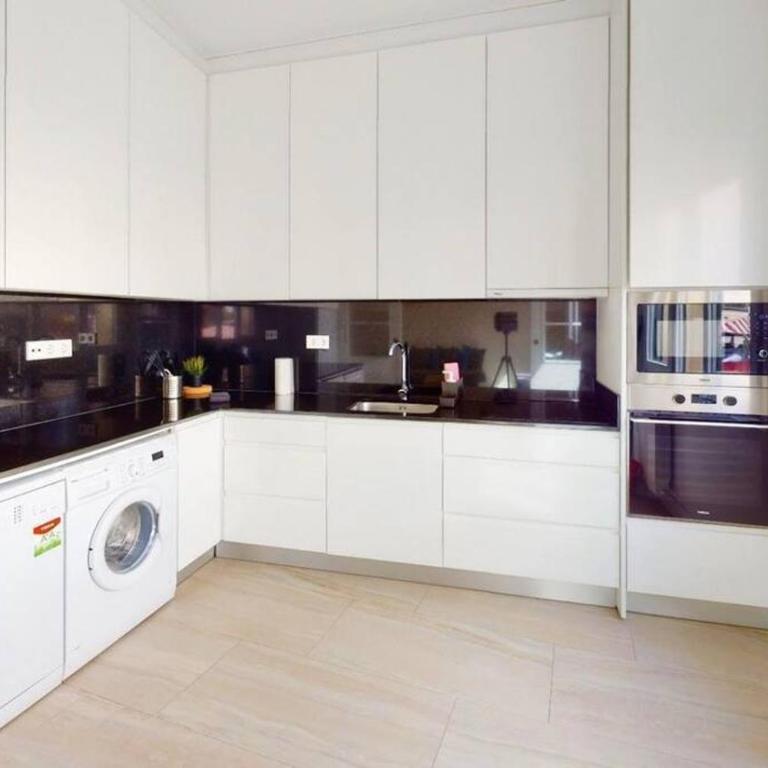 Flat in Centro Madrid-Tud - Three-Bedroom Apartment - 12