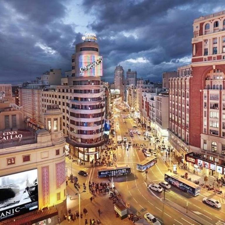 Flat in Centro Madrid-Tud - Three-Bedroom Apartment - 34