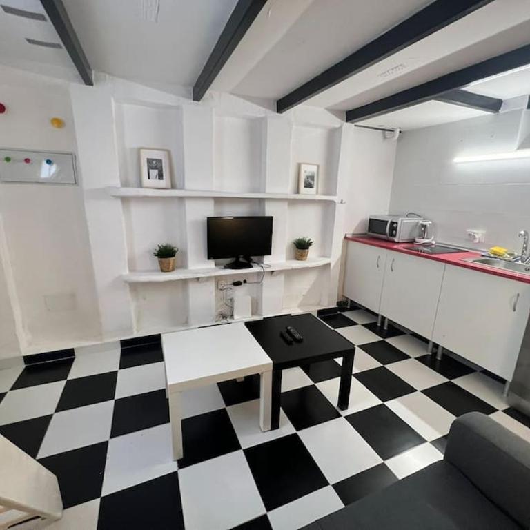 Nice apartment at street level 20 min from SOL-Piern - One-Bedroom Apartment - 2