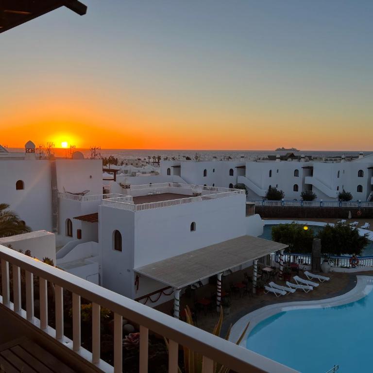 NEW Pools Wonderful Views AC - Deluxe Apartment - 13
