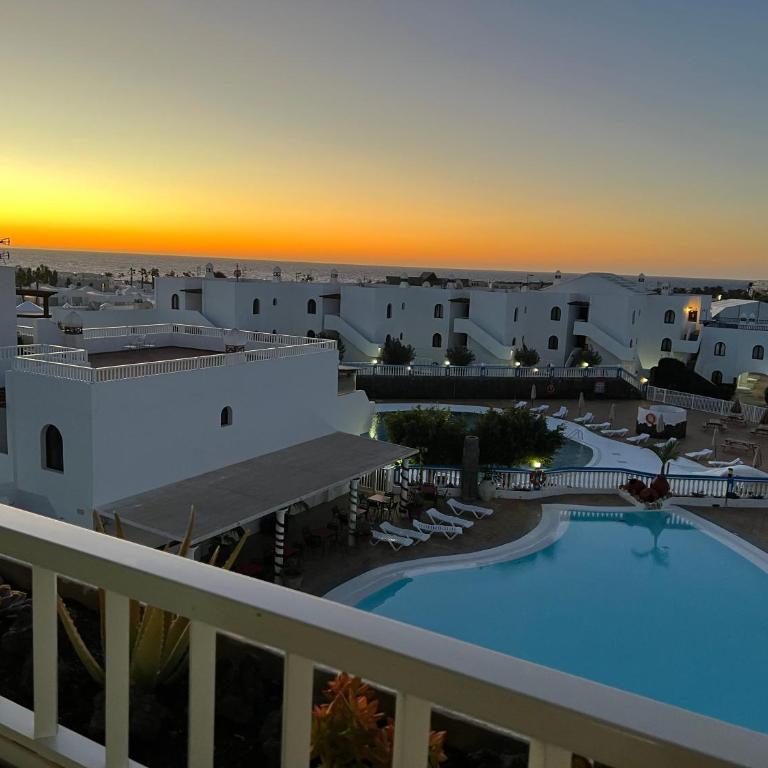 NEW Pools Wonderful Views AC - Deluxe Apartment - 40