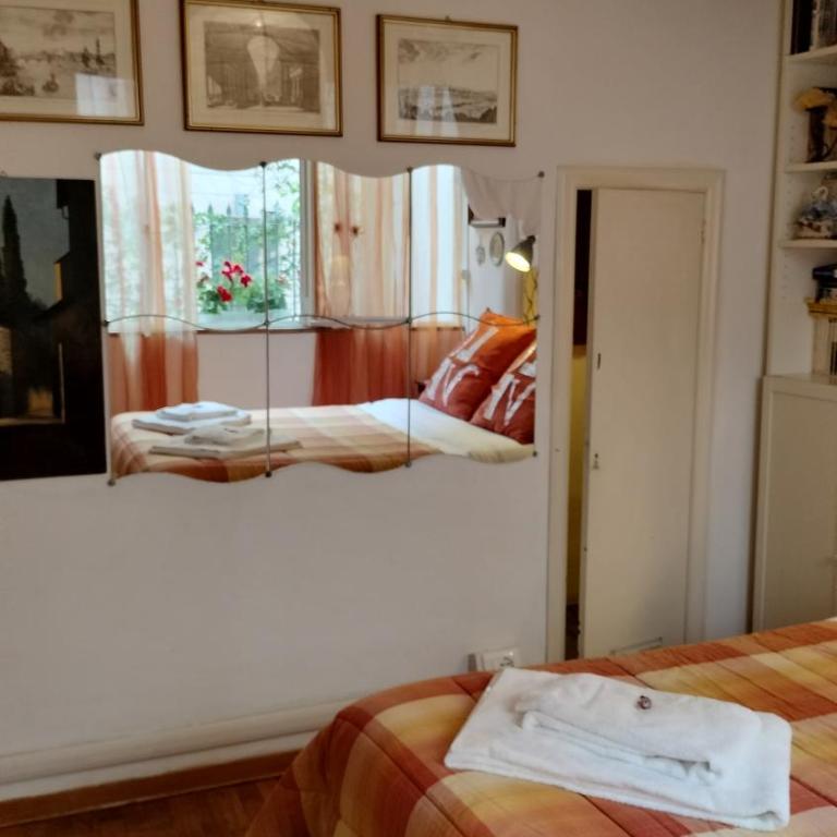 BB Tre Gigli Firenze stazione, via Palazzuolo 55 - Camera Matrimoniale con Bagno Privato Esterno - 2