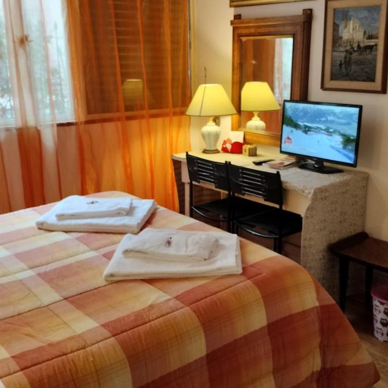 BB Tre Gigli Firenze stazione, via Palazzuolo 55 - Camera Matrimoniale con Bagno Privato Esterno - 3