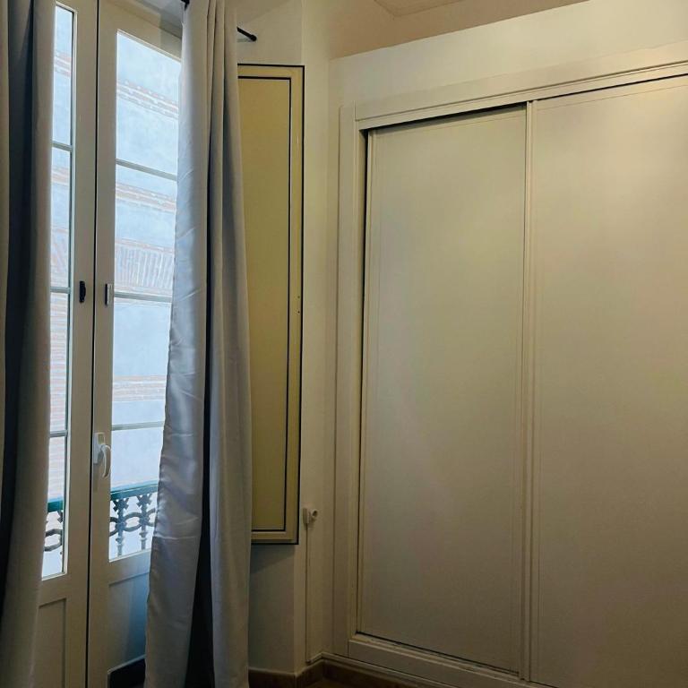 M-Rooms - Deluxe Single Room - 4