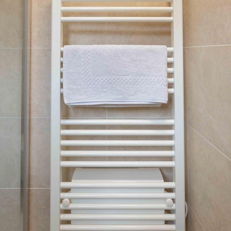 Well located apartment in Paris - Chambre Double avec Lit d'Appoint - 8
