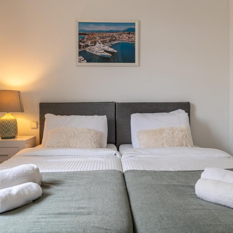 Newly Refurbished 2 BDRM Amazing Complex w Pools - Two-Bedroom Apartment - 32
