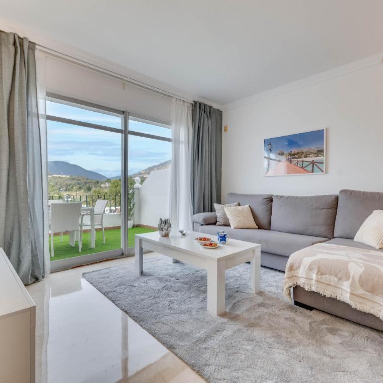 Newly Refurbished 2 BDRM Amazing Complex w Pools - Two-Bedroom Apartment - 12
