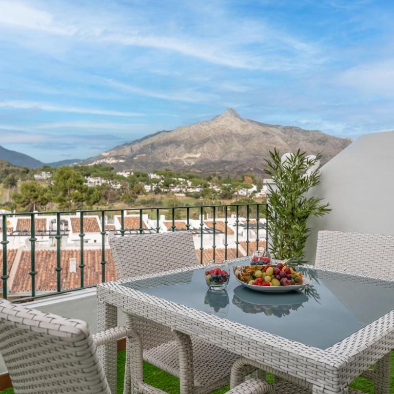 Newly Refurbished 2 BDRM Amazing Complex w Pools - Two-Bedroom Apartment - 38