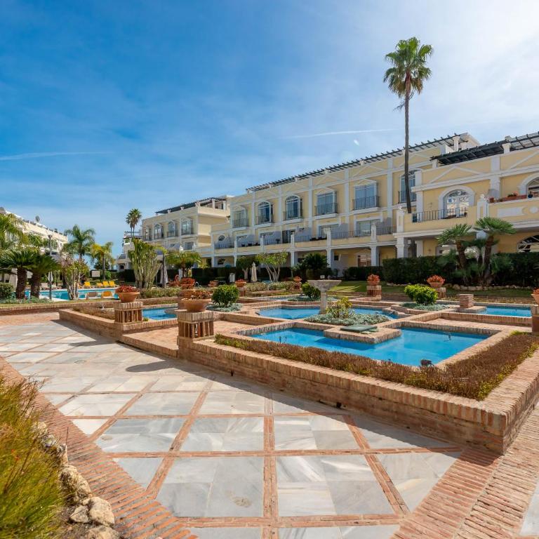 Newly Refurbished 2 BDRM Amazing Complex w Pools - Two-Bedroom Apartment - 2