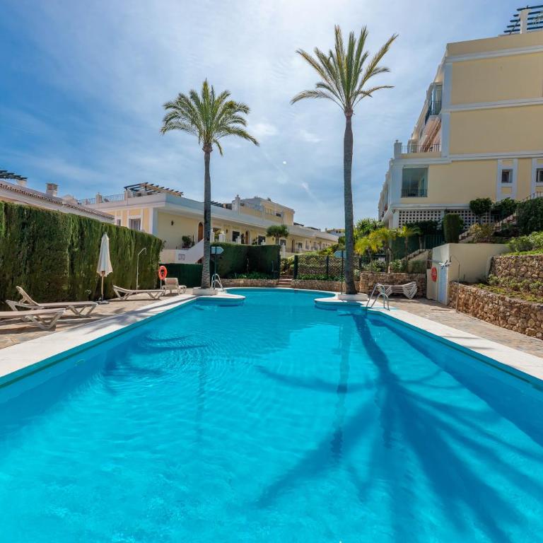 Newly Refurbished 2 BDRM Amazing Complex w Pools - Two-Bedroom Apartment - 3