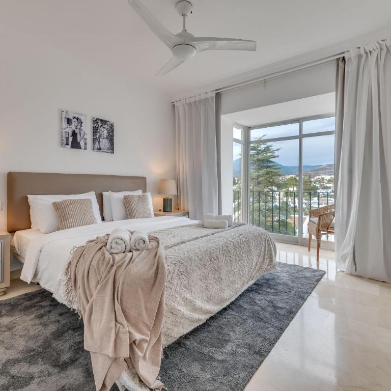 Newly Refurbished 2 BDRM Amazing Complex w Pools - Two-Bedroom Apartment - 22