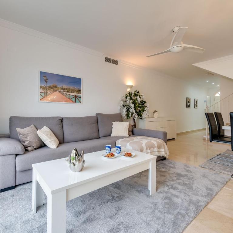 Newly Refurbished 2 BDRM Amazing Complex w Pools - Two-Bedroom Apartment - 14