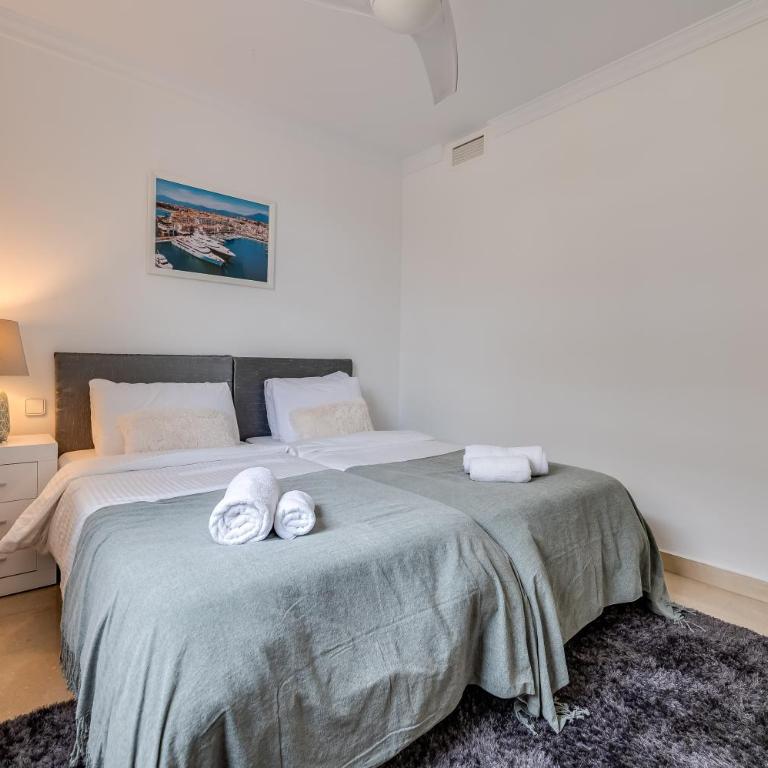 Newly Refurbished 2 BDRM Amazing Complex w Pools - Two-Bedroom Apartment - 34