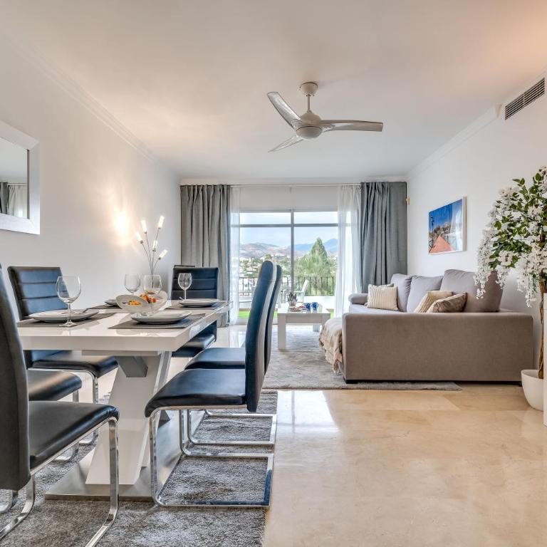 Newly Refurbished 2 BDRM Amazing Complex w Pools - Two-Bedroom Apartment - 17