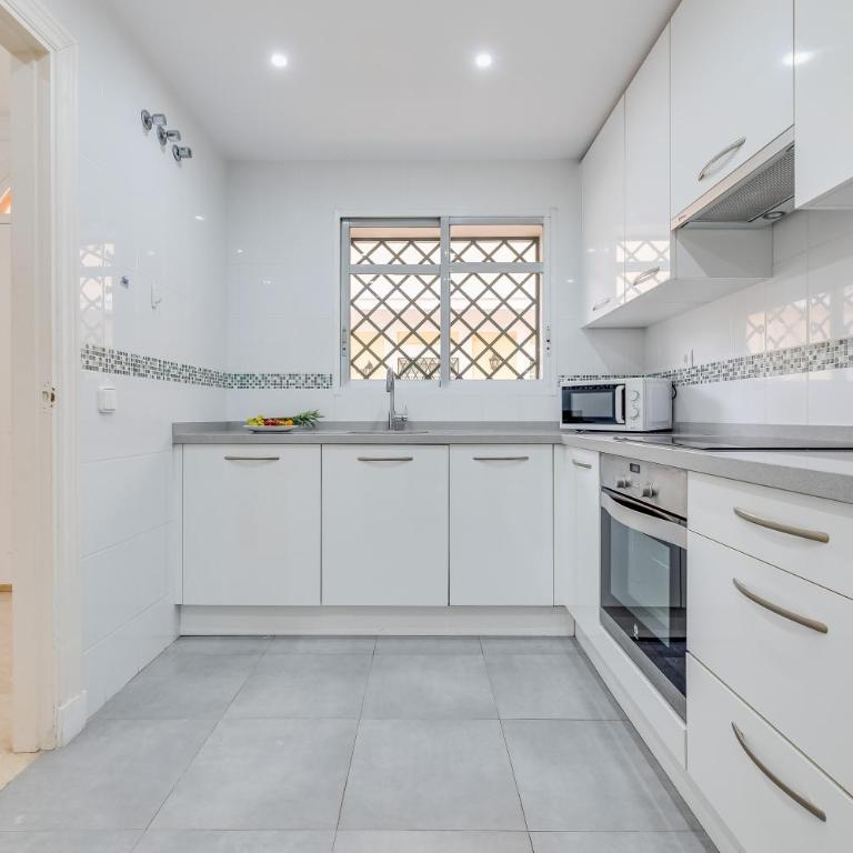 Newly Refurbished 2 BDRM Amazing Complex w Pools - Two-Bedroom Apartment - 19